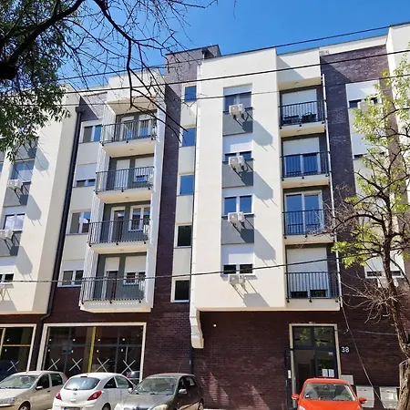 Gea 31 Sa Garaznim Mestom Novi Sad